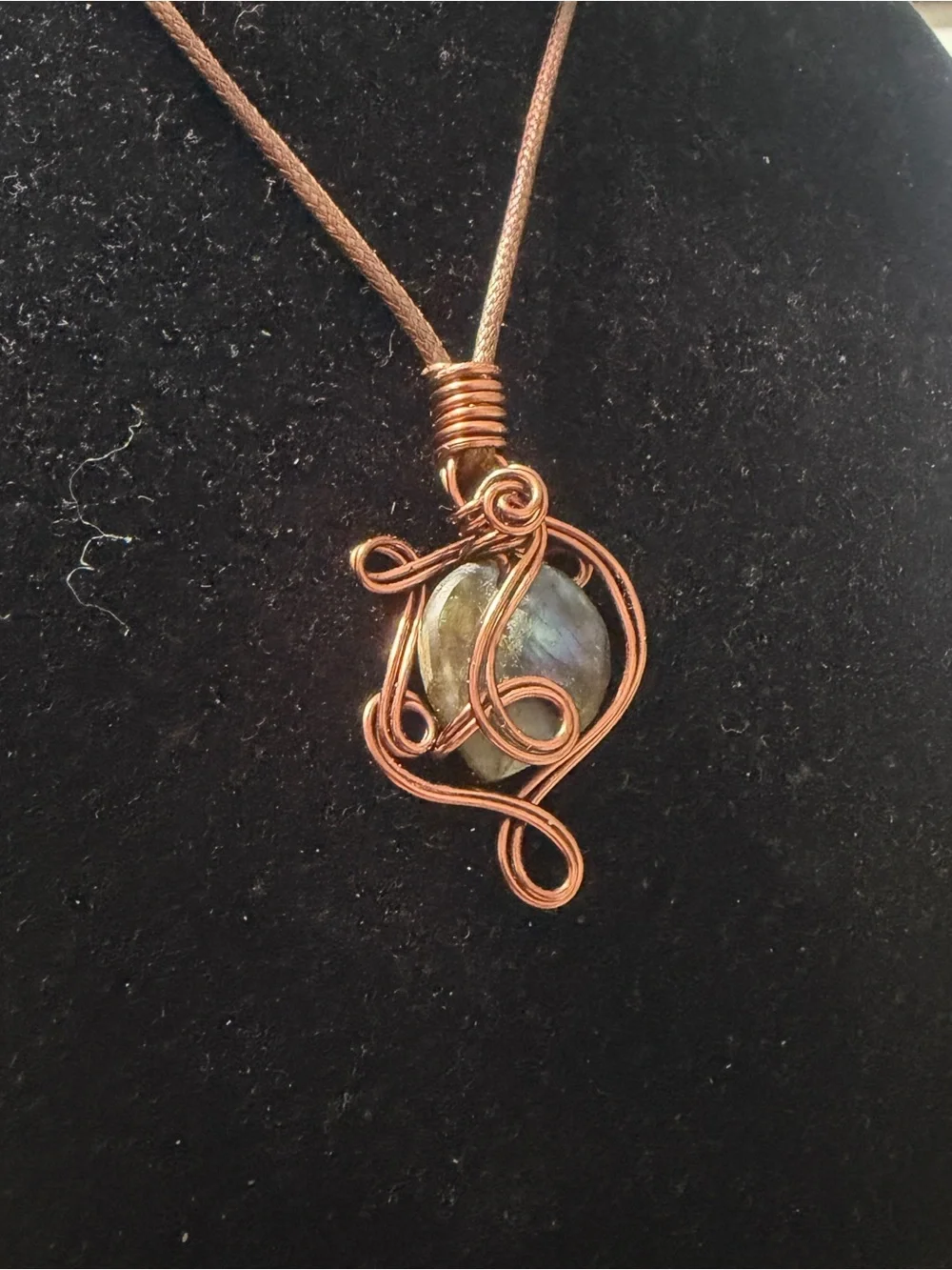 Handcrafted Copper Wire Necklace with Labradorite Pendant - Brown☑️